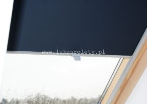Roleta na oknie dachowym