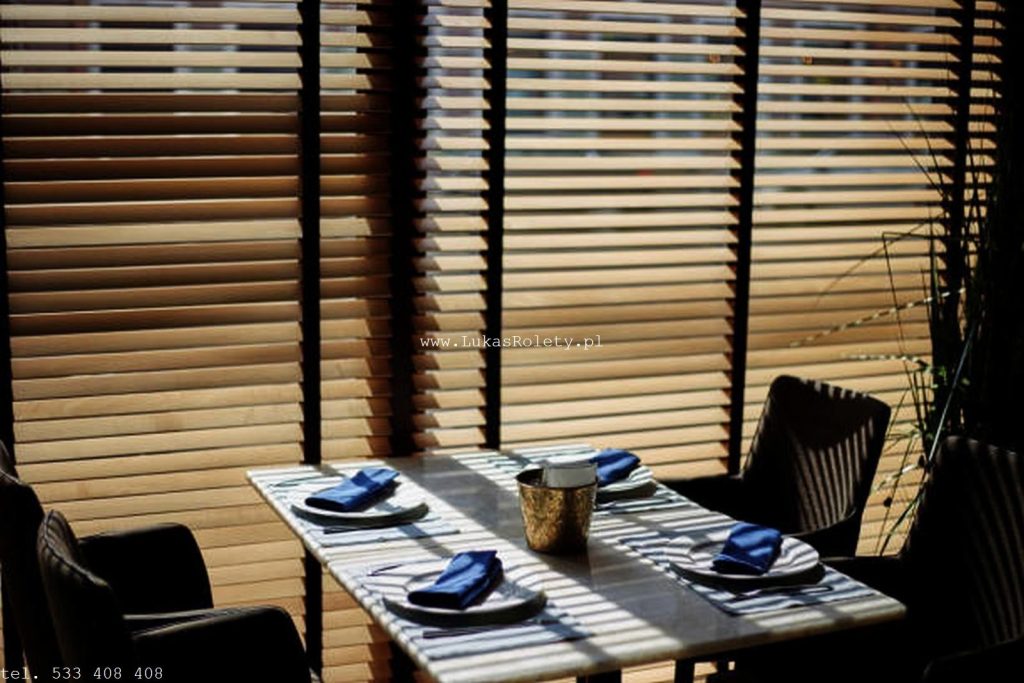 Żaluzje drewniane – naturalne piękno