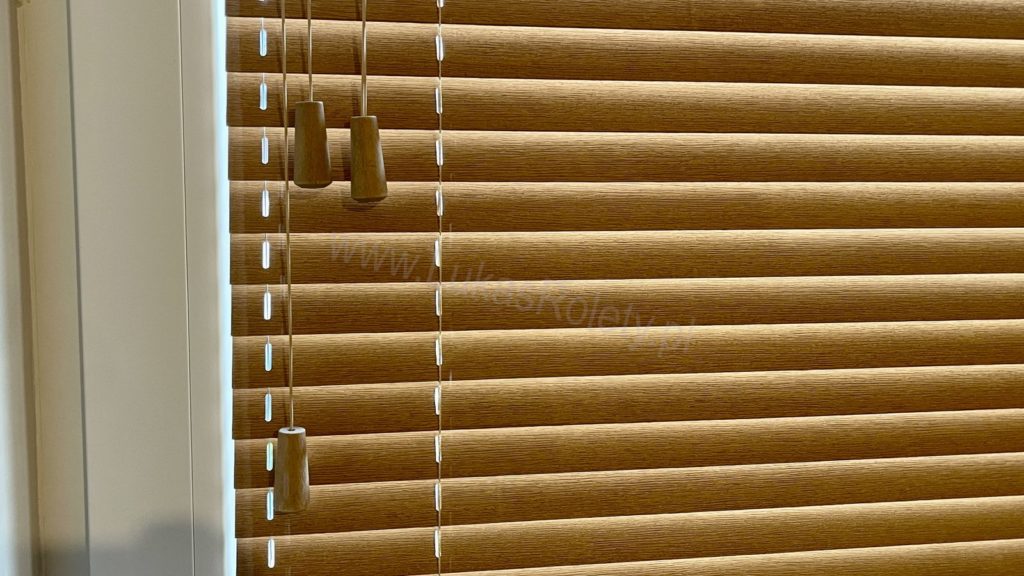 Dlaczego żaluzje drewniane zyskują tak dużą popularność?